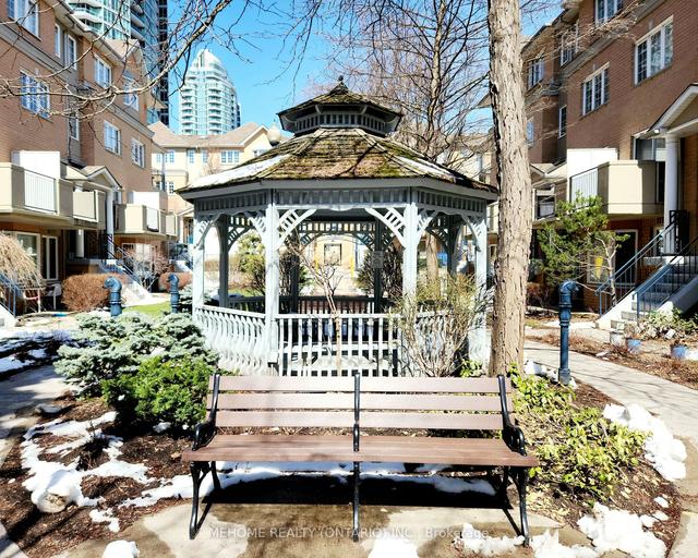 1501 - 28 Sommerset Way, Townhouse with 2 bedrooms, 2 bathrooms and 1 parking in Toronto ON | Image 21