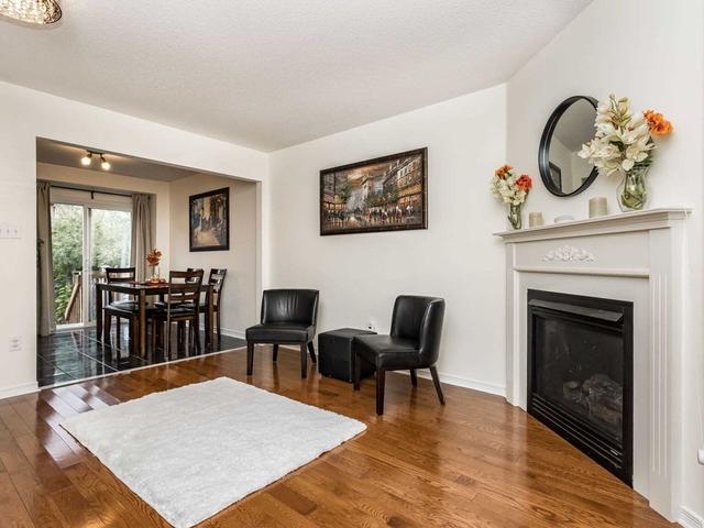 383 Hobbs Cres, House attached with 3 bedrooms, 3 bathrooms and 2 parking in Milton ON | Image 7