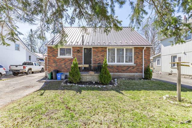 17 Champlain St, House other with 1 bedrooms, 1 bathrooms and 1 parking in Orillia ON | Image 1