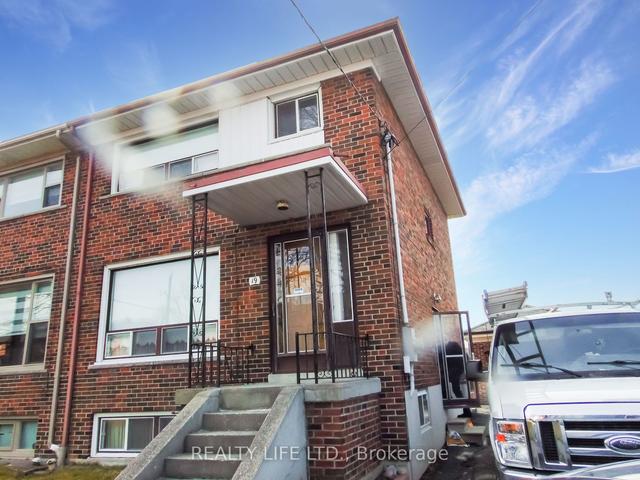 19 Arrowsmith Ave, House semidetached with 3 bedrooms, 2 bathrooms and 5 parking in Toronto ON | Image 15