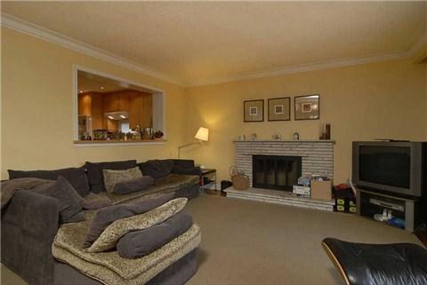 4 Elmview Crt, House detached with 3 bedrooms, 2 bathrooms and 3 parking in Toronto ON | Image 6