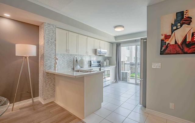 51 - 2500 Hill Rise Crt, Townhouse with 3 bedrooms, 3 bathrooms and 1 parking in Oshawa ON | Image 4
