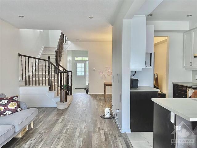 636 Pamplona Private, Townhouse with 3 bedrooms, 3 bathrooms and 2 parking in Ottawa ON | Image 3