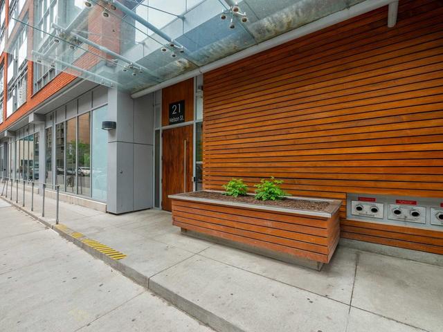 lph09 - 21 Nelson St, Condo with 1 bedrooms, 2 bathrooms and 1 parking in Toronto ON | Image 1