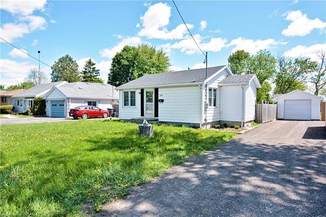 779 Albert Street, House detached with 3 bedrooms, 1 bathrooms and 5 parking in Chatham Kent ON | Image 2
