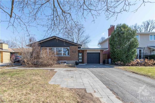 658 Sherbourne Road, House detached with 5 bedrooms, 3 bathrooms and 4 parking in Ottawa ON | Image 1