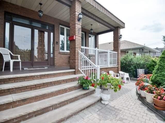 363 Rustic Rd, House detached with 4 bedrooms, 5 bathrooms and 2 parking in Toronto ON | Image 2