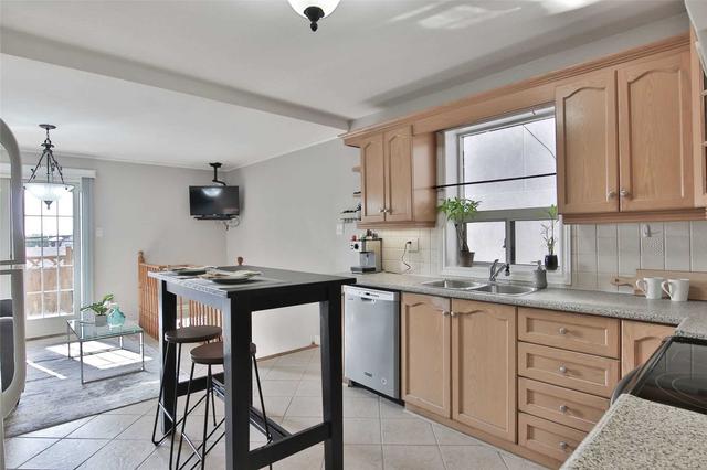 124 Caledonia Rd, House detached with 2 bedrooms, 2 bathrooms and 2 parking in Toronto ON | Image 8