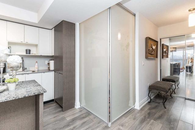811 - 9 Valhalla Inn Rd, Condo with 2 bedrooms, 1 bathrooms and 1 parking in Toronto ON | Image 11