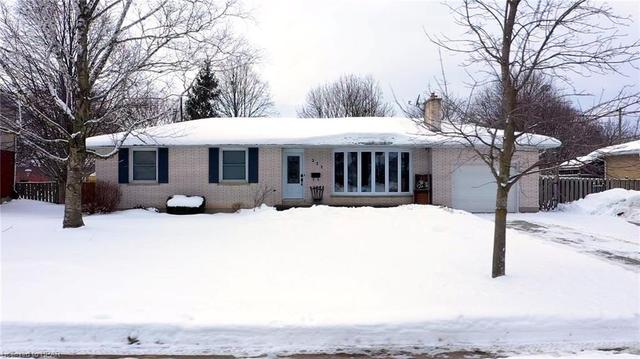 221 Pryde Boulevard, House detached with 4 bedrooms, 2 bathrooms and 5 parking in South Huron ON | Image 1