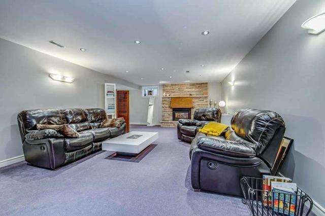 128 Elvaston Dr, House detached with 3 bedrooms, 3 bathrooms and 6 parking in Toronto ON | Image 11