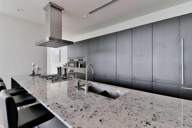 5204 - 180 University Ave, Condo with 2 bedrooms, 3 bathrooms and 2 parking in Toronto ON | Image 39