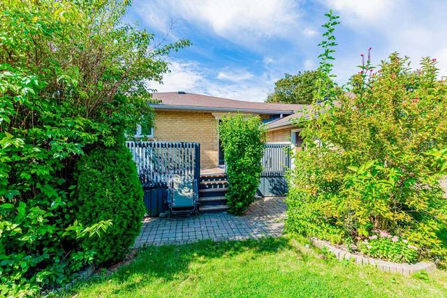 25 Cora Cres, House detached with 3 bedrooms, 2 bathrooms and 5 parking in Toronto ON | Image 13