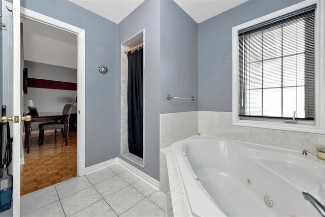 15 Richwood St, House detached with 3 bedrooms, 4 bathrooms and 4 parking in Toronto ON | Image 10