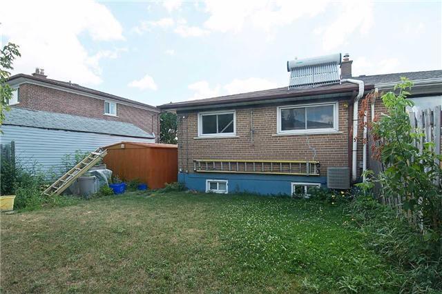 104 Goldsboro Rd, House semidetached with 3 bedrooms, 2 bathrooms and 4 parking in Toronto ON | Image 20