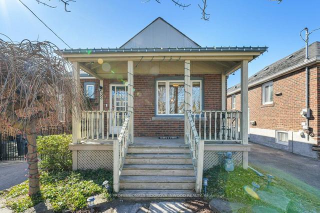 32 Stephen Dr, House detached with 2 bedrooms, 2 bathrooms and 4 parking in Toronto ON | Image 12