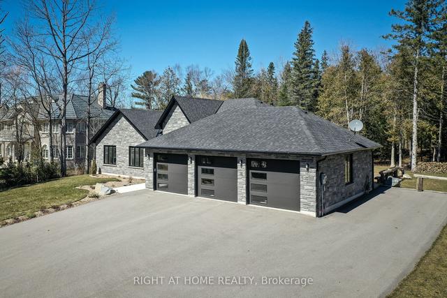 19 Twin Pines Dr W, House detached with 3 bedrooms, 3 bathrooms and 13 parking in Wasaga Beach ON | Image 2