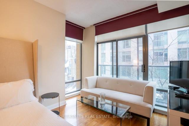 301 - 21 Scollard St, Condo with 2 bedrooms, 2 bathrooms and 2 parking in Toronto ON | Image 6