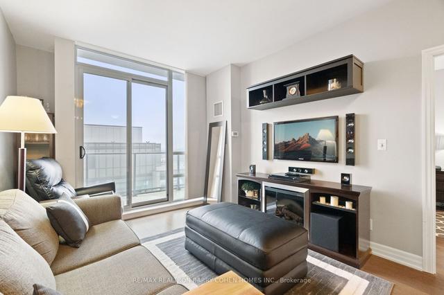 2102 - 500 St Clair Ave W, Condo with 1 bedrooms, 1 bathrooms and 1 parking in Toronto ON | Image 2