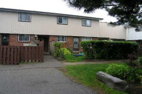 120 - 120 Nonquon Rd, Townhouse with 3 bedrooms, 1 bathrooms and 1 parking in Oshawa ON | Image 1