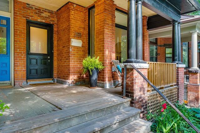 291 Crawford St, House semidetached with 4 bedrooms, 4 bathrooms and 2 parking in Toronto ON | Image 1