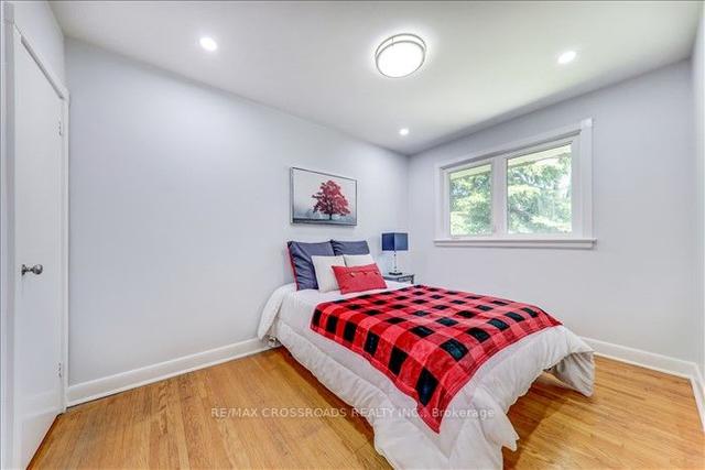 2 Tangmere Rd (Main) Rd, House detached with 3 bedrooms, 1 bathrooms and 3 parking in Toronto ON | Image 13
