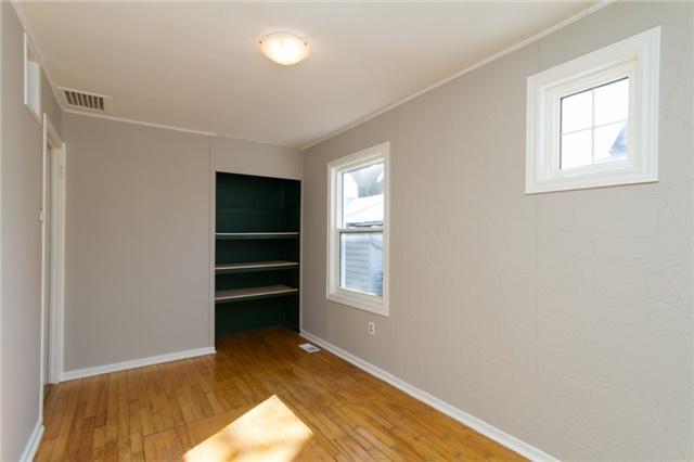 79 East 34th St, House detached with 3 bedrooms, 2 bathrooms and 3 parking in Hamilton ON | Image 3