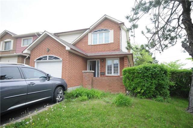 2 Thorson Gate, House detached with 4 bedrooms, 2 bathrooms and 2 parking in Brampton ON | Image 1