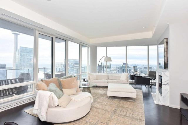 5001 - 180 University Ave, Condo with 2 bedrooms, 3 bathrooms and 2 parking in Toronto ON | Image 4