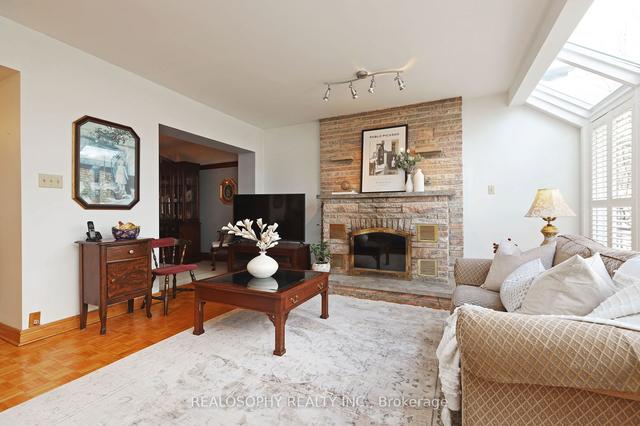 1 Slade Ave, House detached with 4 bedrooms, 2 bathrooms and 1 parking in Toronto ON | Image 6