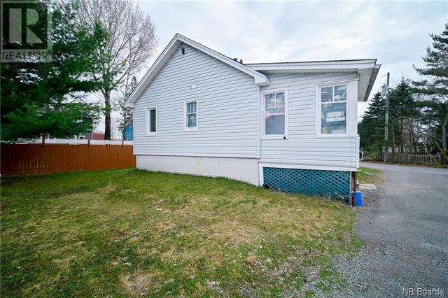 212 St Andrews Drive, House detached with 2 bedrooms, 1 bathrooms and null parking in Fredericton NB | Image 18