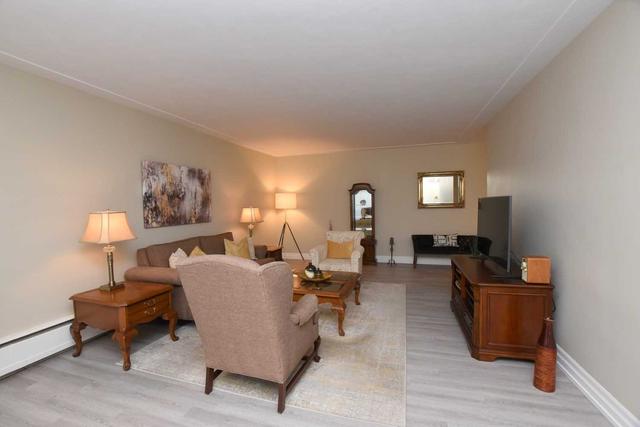 203 - 510 Queenston Rd S, Condo with 2 bedrooms, 1 bathrooms and 1 parking in Hamilton ON | Image 3