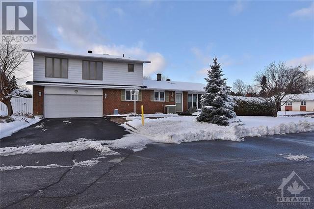 115 Oakburn Road, House detached with 5 bedrooms, 3 bathrooms and 6 parking in Ottawa ON | Image 1