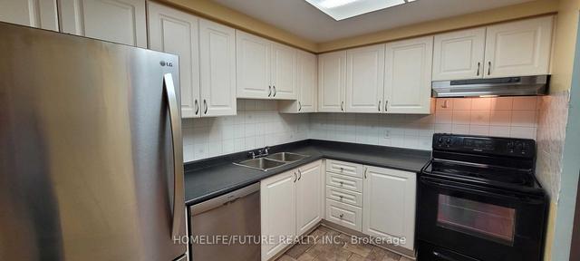 208 - 135 Hillcrest Ave, Condo with 2 bedrooms, 1 bathrooms and 1 parking in Mississauga ON | Image 5