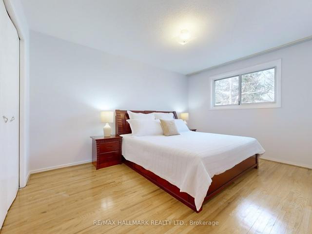 129 Sexton Cres, House semidetached with 3 bedrooms, 2 bathrooms and 3 parking in Toronto ON | Image 11