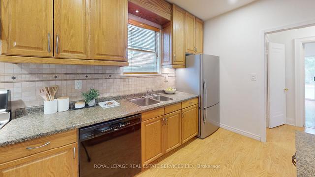 168 Chaplin Cres, House detached with 2 bedrooms, 2 bathrooms and 3 parking in Toronto ON | Image 2