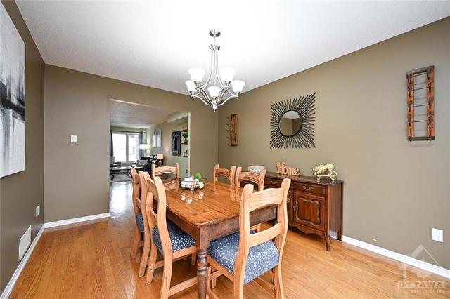 505 Wincanton Drive, Townhouse with 3 bedrooms, 3 bathrooms and 3 parking in Ottawa ON | Image 7