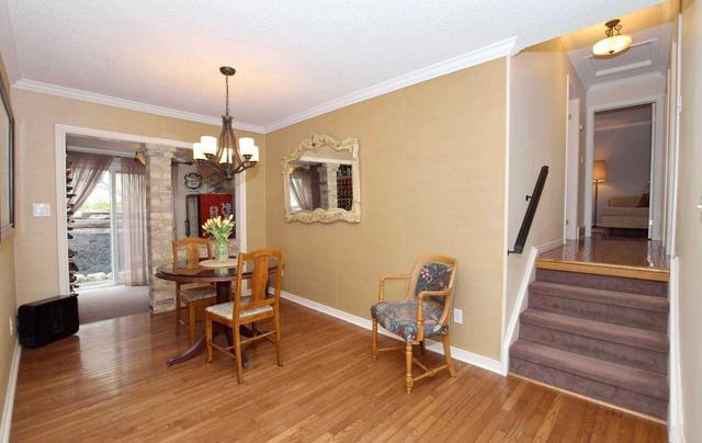 475 Rossland Rd E, House detached with 3 bedrooms, 2 bathrooms and 6 parking in Oshawa ON | Image 2
