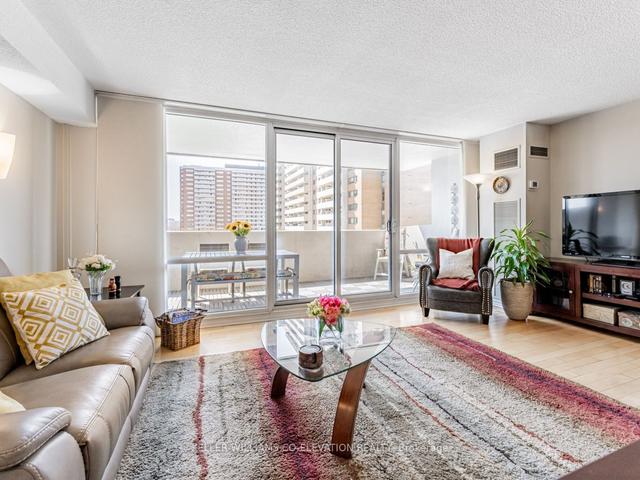 805 - 270 Scarlett Rd, Condo with 2 bedrooms, 2 bathrooms and 1 parking in Toronto ON | Image 6