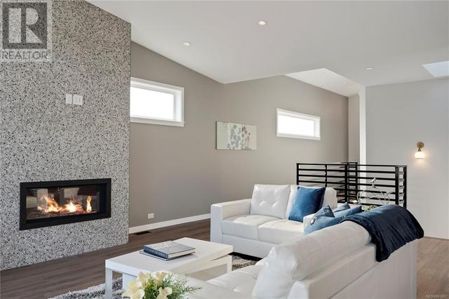 Living room w/gas fireplace | Image 4