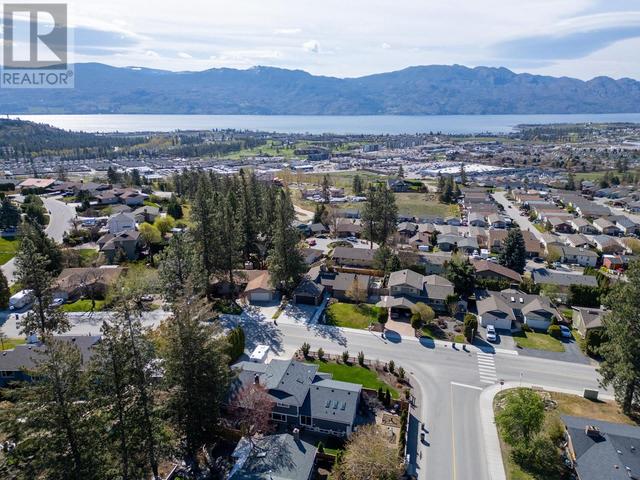 2191 Shannon Way, House detached with 5 bedrooms, 3 bathrooms and 4 parking in West Kelowna BC | Image 2