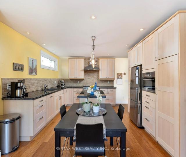 70 Thirty Ninth St, House detached with 2 bedrooms, 2 bathrooms and 1 parking in Toronto ON | Image 18