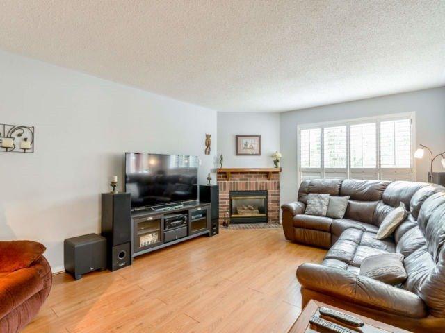 3860 Periwinkle Cres, House detached with 4 bedrooms, 3 bathrooms and 4 parking in Mississauga ON | Image 3
