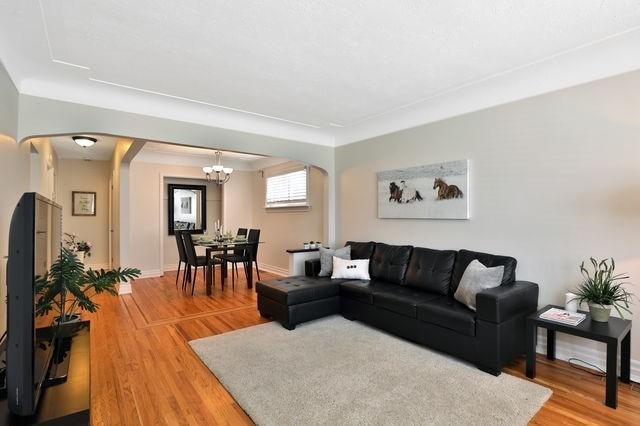 363 East 34th St, House detached with 2 bedrooms, 2 bathrooms and 4 parking in Hamilton ON | Image 4