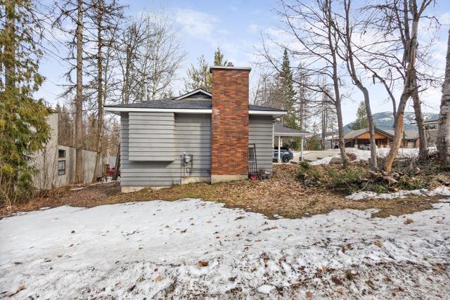 2740 Tamarack Avenue, House detached with 4 bedrooms, 3 bathrooms and 2 parking in Rossland BC | Image 56