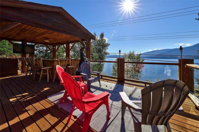 3006 View Road, House detached with 3 bedrooms, 2 bathrooms and 3 parking in Columbia Shuswap F BC | Card Image