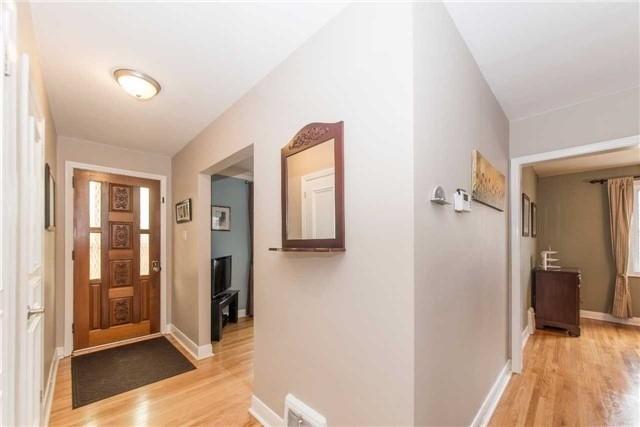 34 Bellamy Rd S, House detached with 3 bedrooms, 1 bathrooms and 2 parking in Toronto ON | Image 3
