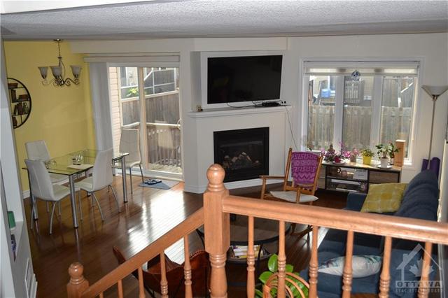 321 Ravenswood Way, Townhouse with 3 bedrooms, 3 bathrooms and 3 parking in Ottawa ON | Image 13