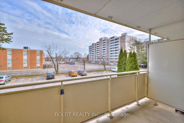 210 - 198 Scott St, Condo with 2 bedrooms, 1 bathrooms and 1 parking in St. Catharines ON | Image 11