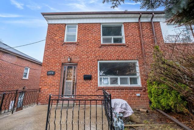 596 Mcroberts Ave, House semidetached with 3 bedrooms, 2 bathrooms and 3 parking in Toronto ON | Image 1